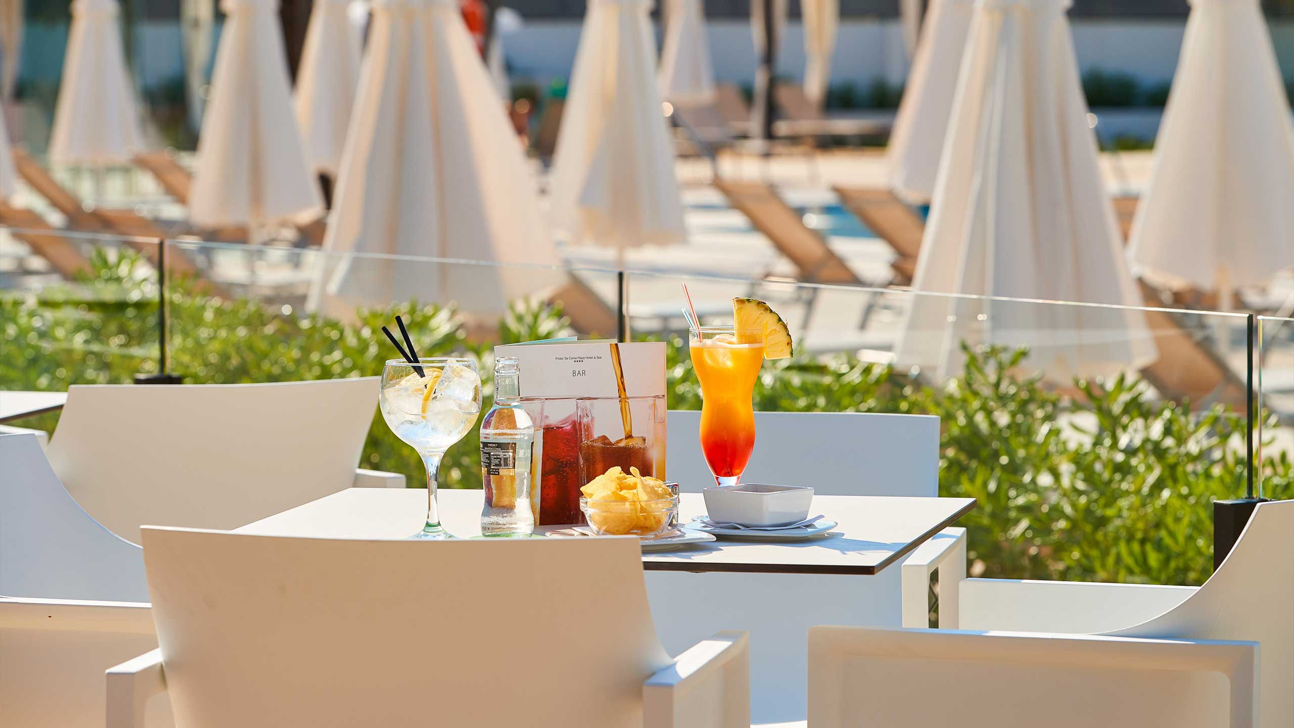 protur-sa-coma-playa-hotel-spa-terraza-bar-bebida
